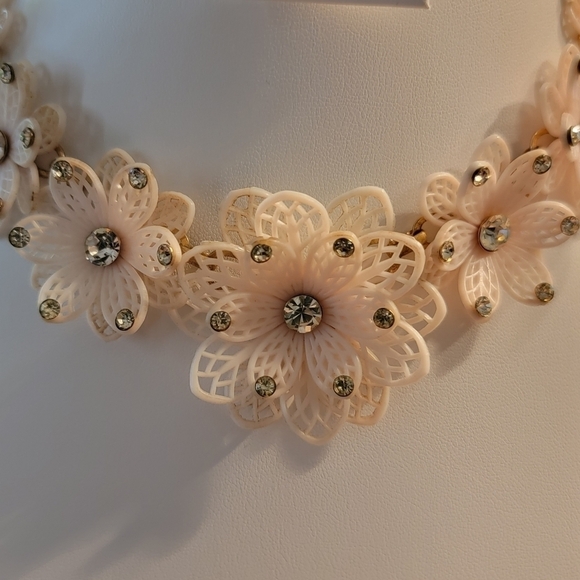Vintage Plastic Filigree Flower with Rhinestones Necklace and Bracelet S… - Picture 3 of 7